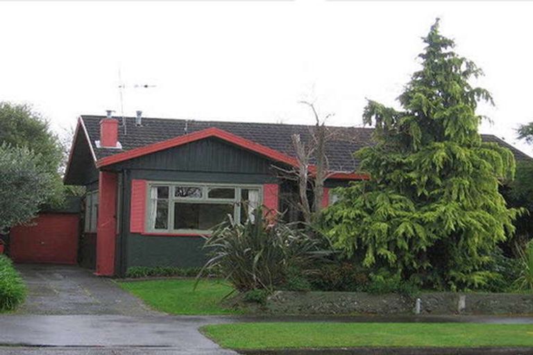 Photo of property in 17 Winston Avenue, Hokowhitu, Palmerston North, 4410