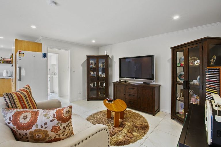 Photo of property in 10 Hoyle Place, New Plymouth, 4310