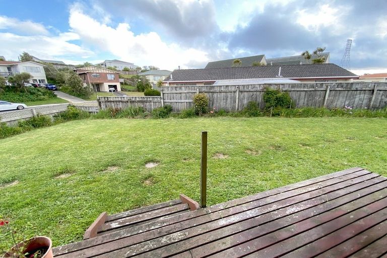 Photo of property in 75 Horokiwi Road West, Newlands, Wellington, 6037