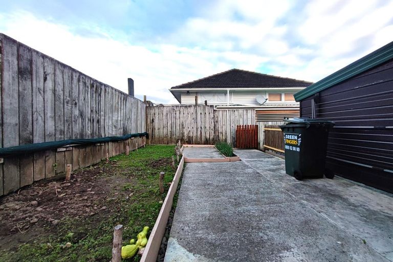 Photo of property in 1/6 Winifred Avenue, Bayview, Auckland, 0629