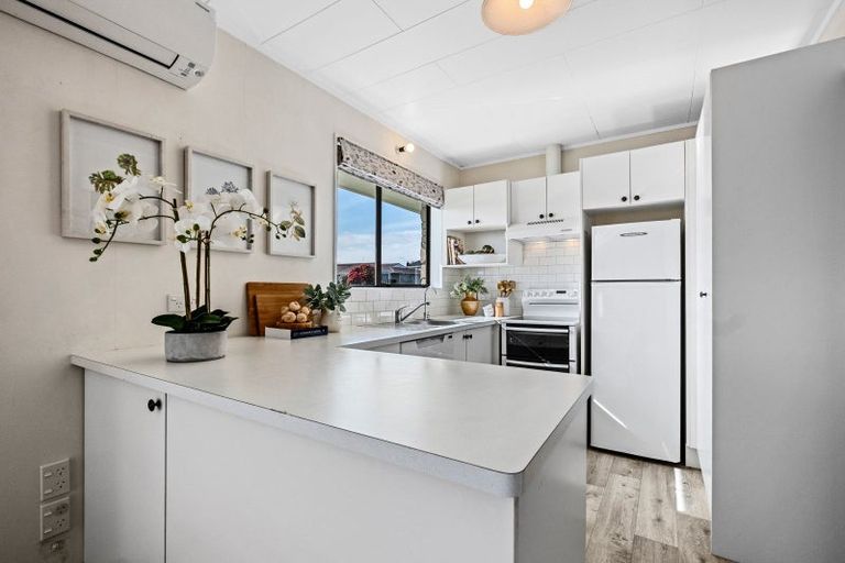 Photo of property in 2 Tiverton Crescent, Whalers Gate, New Plymouth, 4310