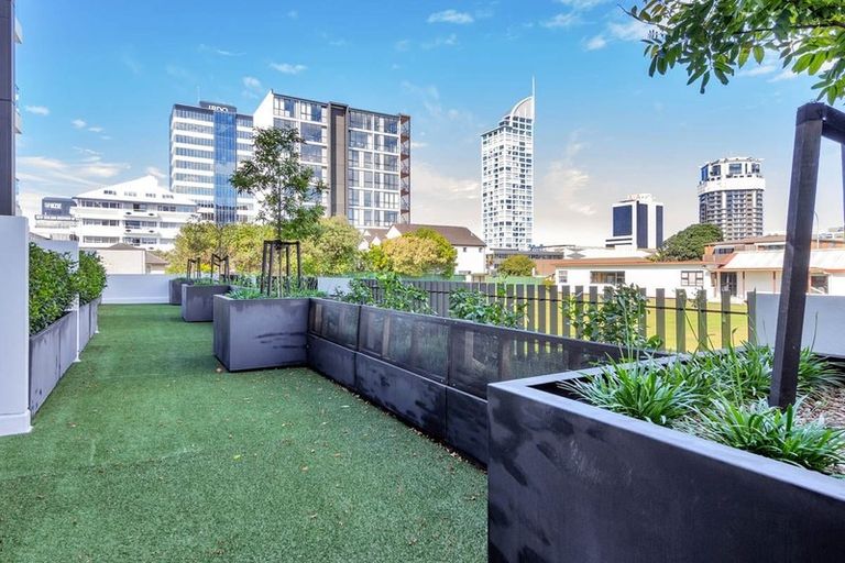 Photo of property in Frank Sargeson Apts, 101/80 Anzac Street, Takapuna, Auckland, 0622