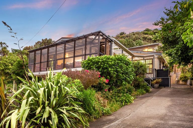 Photo of property in 31 Bayview Road, Paremata, Porirua, 5024