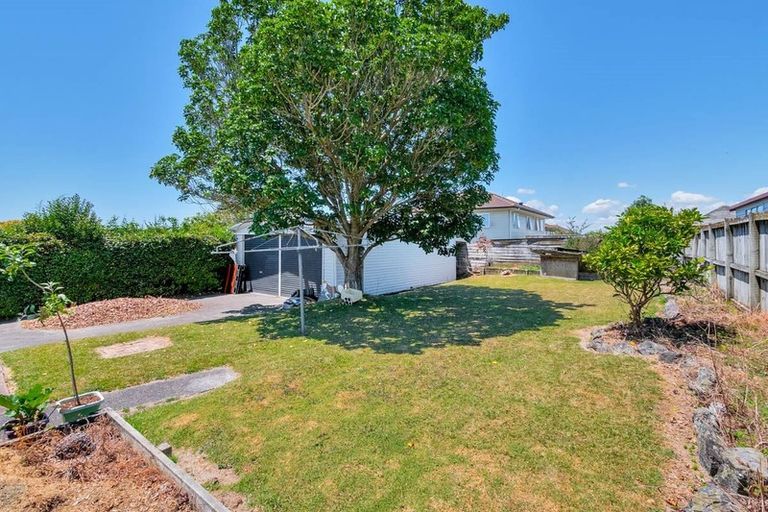 Photo of property in 42 Barrys Road, Glendene, Auckland, 0602