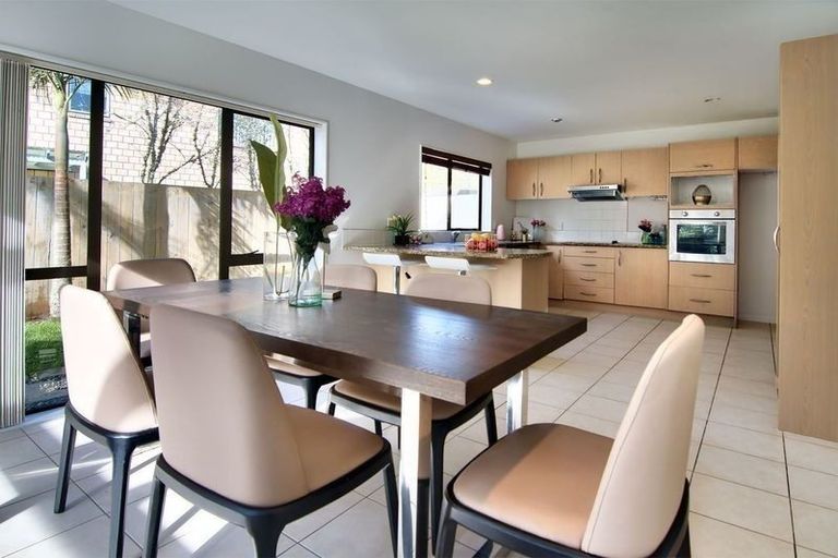 Photo of property in 6 Virginia Street, Henderson, Auckland, 0612