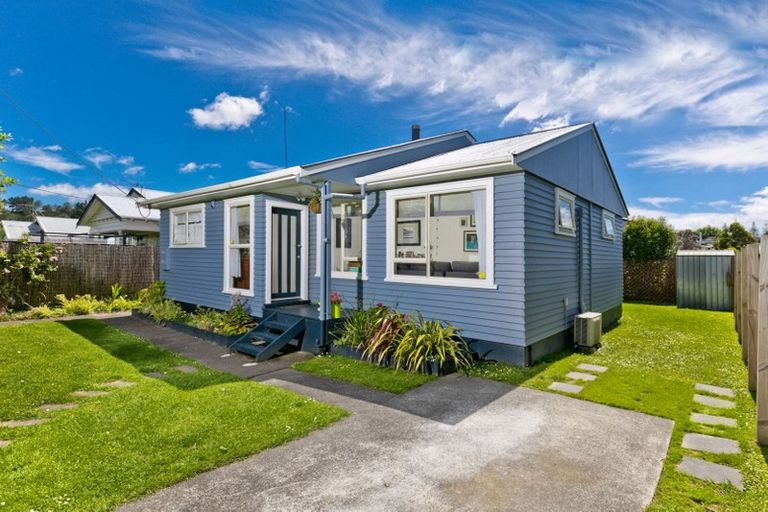 Photo of property in 16 Woodglen Road, Glen Eden, Auckland, 0602