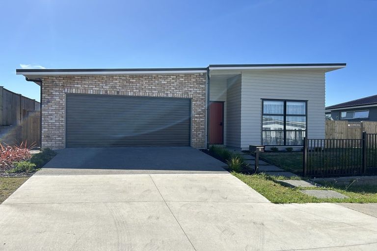 Photo of property in 18 Symes Drive, Red Beach, 0932