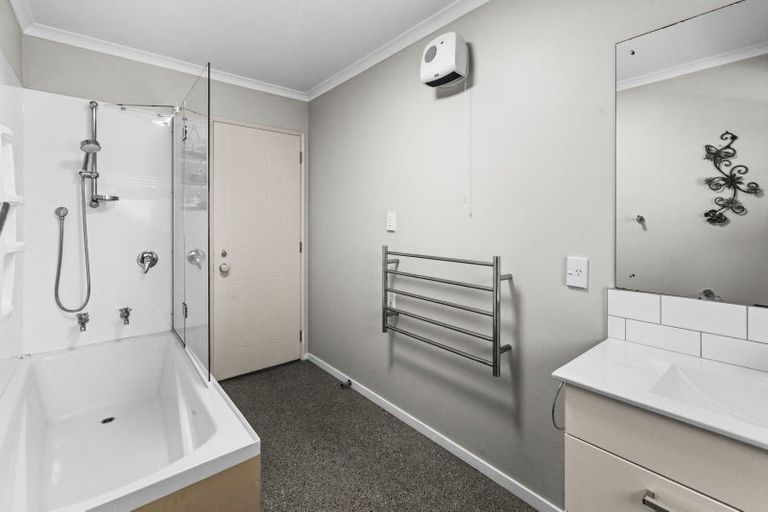 Photo of property in 76a Churchill Drive, Taradale, Napier, 4112