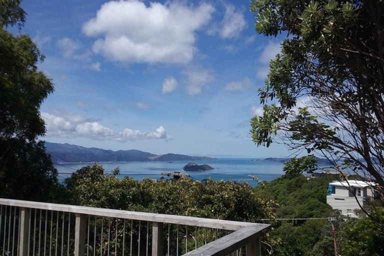 Photo of property in 77 Maungaraki Road, Korokoro, Lower Hutt, 5012