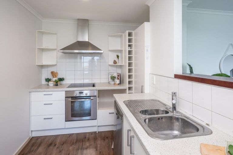 Photo of property in Onslow Heights, 17c Onslow Road, Khandallah, Wellington, 6035