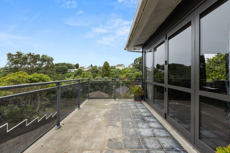 Photo of property in 46 Seaview Road, Marfell, New Plymouth, 4310