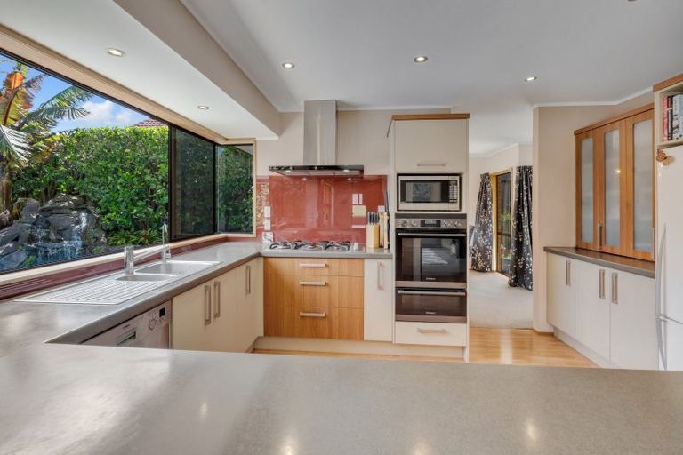 Photo of property in 6 Citation Way, Botany Downs, Auckland, 2010