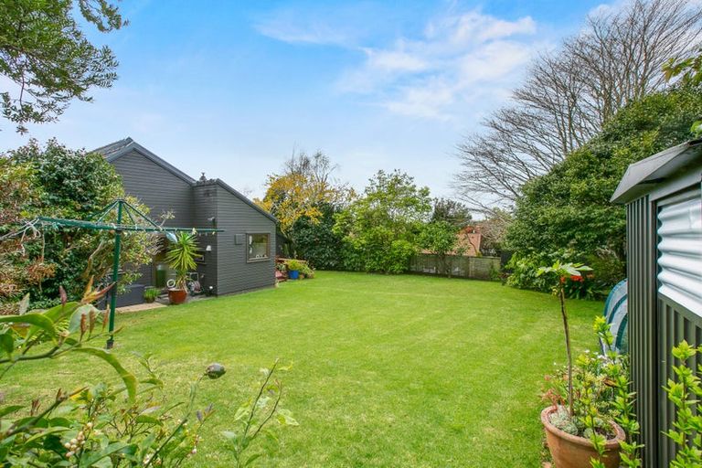 Photo of property in 11 Cannon Street, Westown, New Plymouth, 4310