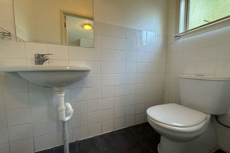 Photo of property in 1/62 Stapleford Crescent, Browns Bay, Auckland, 0630