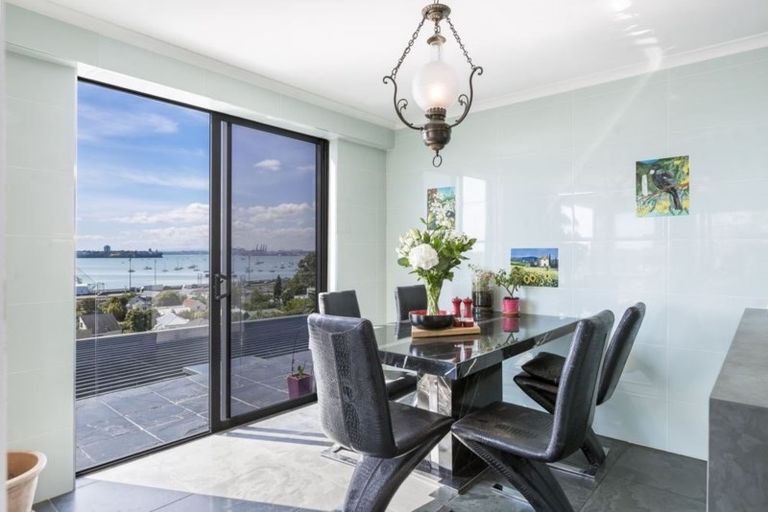 Photo of property in 1/1 Richmond Avenue, Northcote Point, Auckland, 0627