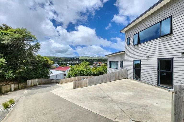 Photo of property in 28a Redwood Avenue, Tawa, Wellington, 5028