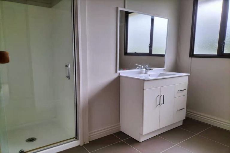 Photo of property in 26 Devonshire Road, Unsworth Heights, Auckland, 0632