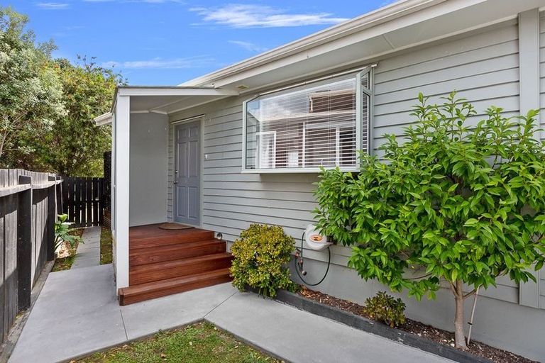 Photo of property in 1/12 Doment Crescent, Orewa, 0931