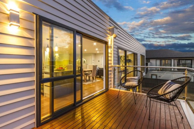 Photo of property in 37 Te Oneroa Way, Long Bay, Auckland, 0630