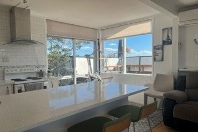 Photo of property in 27 Sunhill Road, Sunnyvale, Auckland, 0612