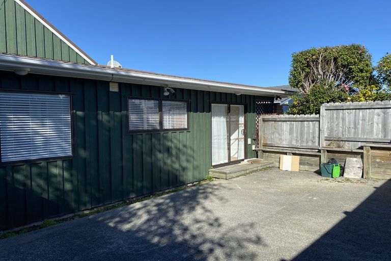 Photo of property in 1/19 Marcel Place, Glenfield, Auckland, 0629