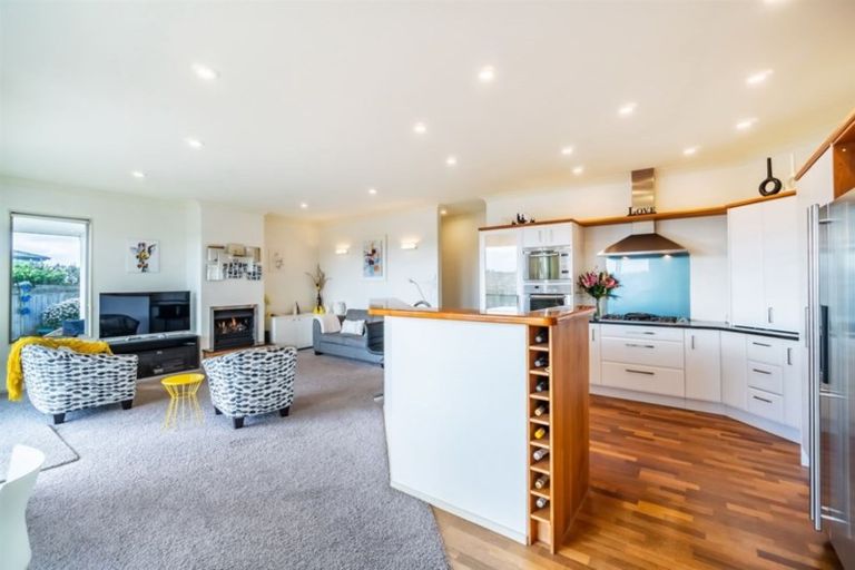 Photo of property in 160 Kittiwake Drive, Schnapper Rock, Auckland, 0632