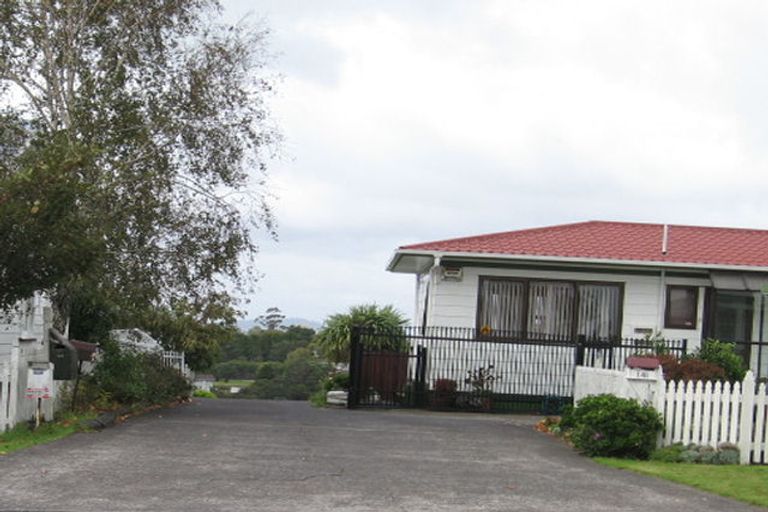 Photo of property in 2/141 Colwill Road, Massey, Auckland, 0614