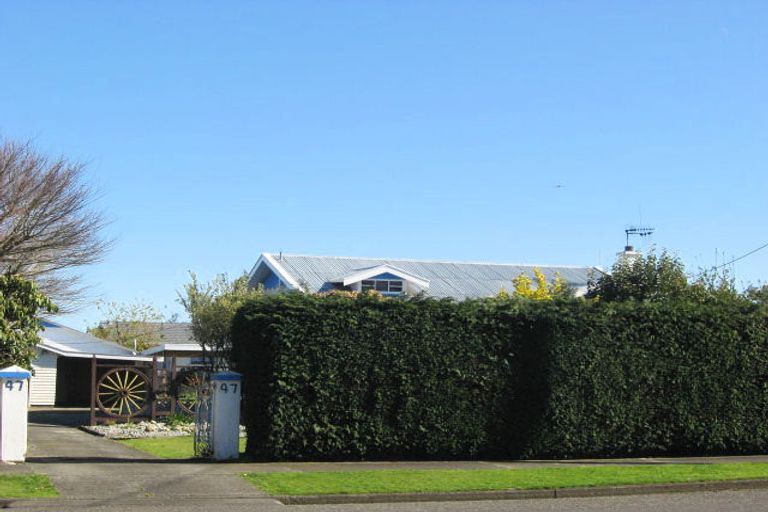 Photo of property in 47 Queenwood Road, Levin, 5510