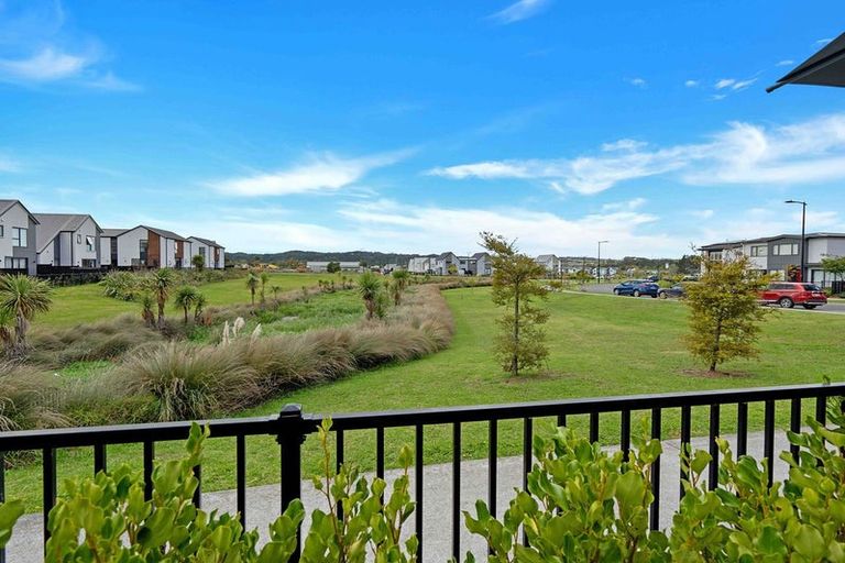 Photo of property in 22a Lumbarda Drive, Kumeu, 0810