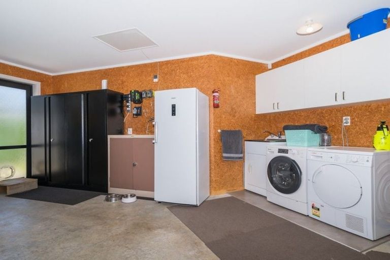 Photo of property in 7 Lorenzo Place, Kelvin Grove, Palmerston North, 4414