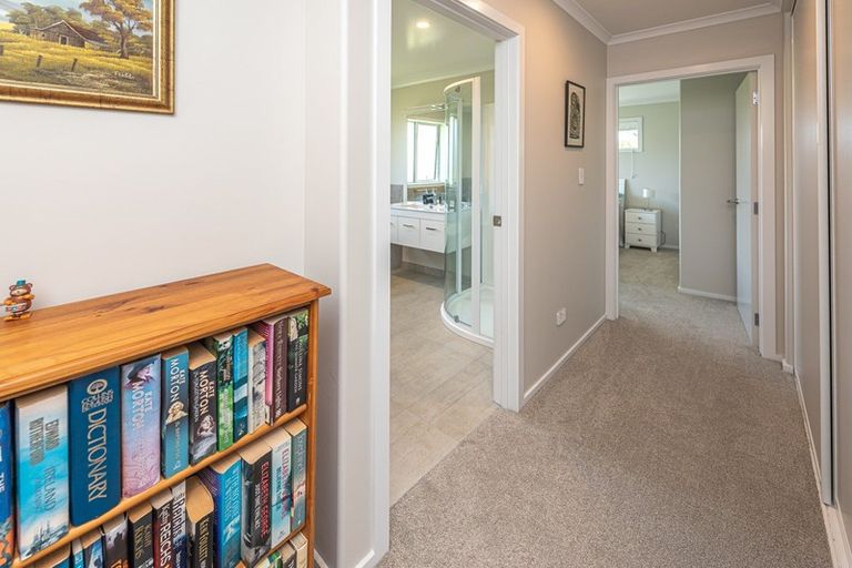 Photo of property in 37 Golf Vue Place, Castlecliff, Whanganui, 4501