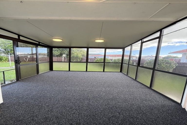 Photo of property in 10 Ross Street, Levin, 5510