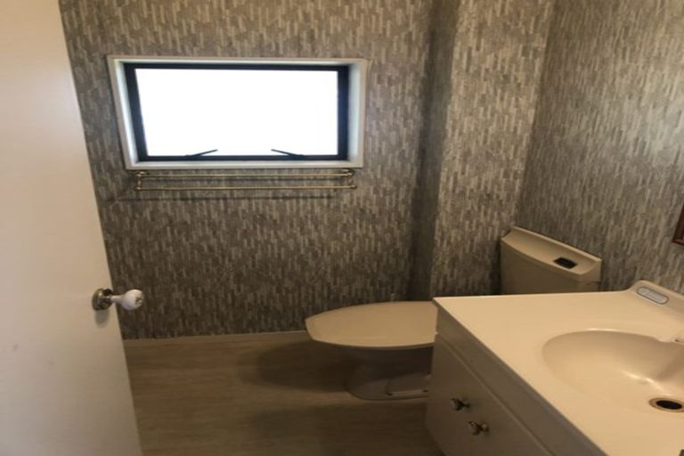 Photo of property in 15 Eclipse Place, Half Moon Bay, Auckland, 2012