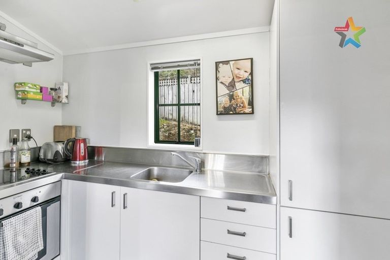 Photo of property in 2/9 Montgomery Street, Stokes Valley, Lower Hutt, 5019