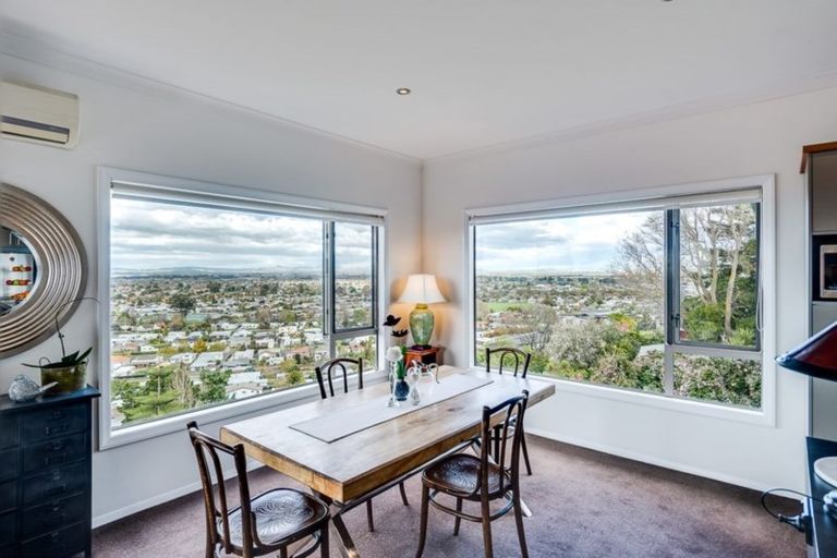 Photo of property in 14 Havelock Road, Hospital Hill, Napier, 4110