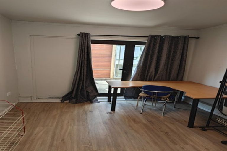 Photo of property in 50 Woodhouse Avenue, Karori, Wellington, 6012