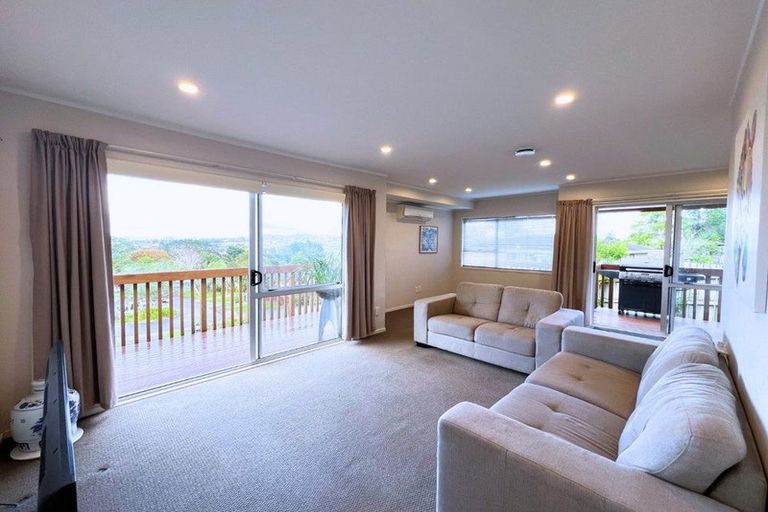 Photo of property in 25 Peterhouse Place, West Harbour, Auckland, 0618