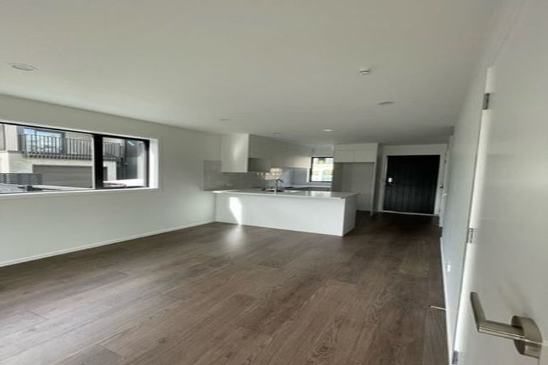Photo of property in 27/28 Westgate Drive, Westgate, Auckland, 0614