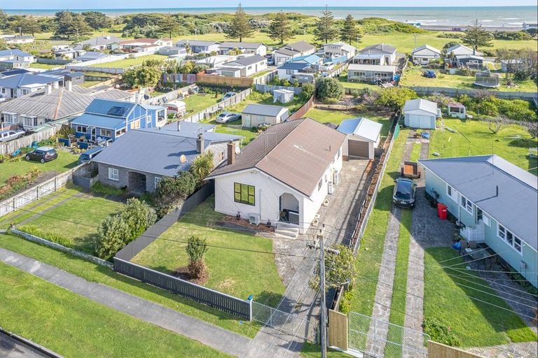 Photo of property in 13 Karaka Street, Castlecliff, Whanganui, 4501