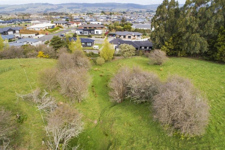 Photo of property in 27 Schnell Drive, Kelvin Grove, Palmerston North, 4414