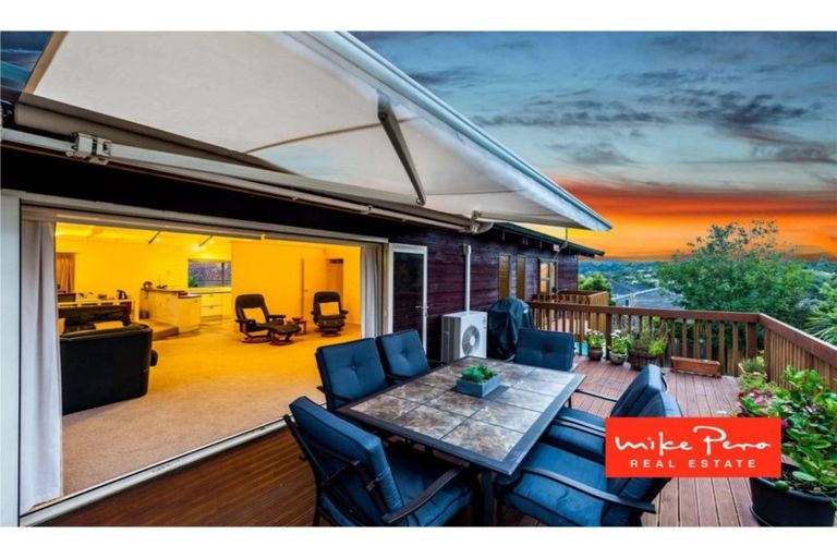 Photo of property in 7 Pokapu Street, Titirangi, Auckland, 0600