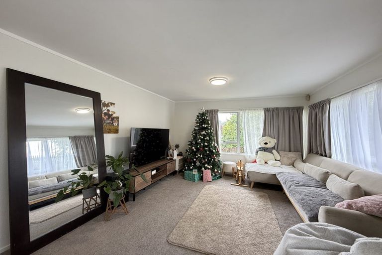 Photo of property in 2/11 Simon Ellice Drive, Bayview, Auckland, 0629