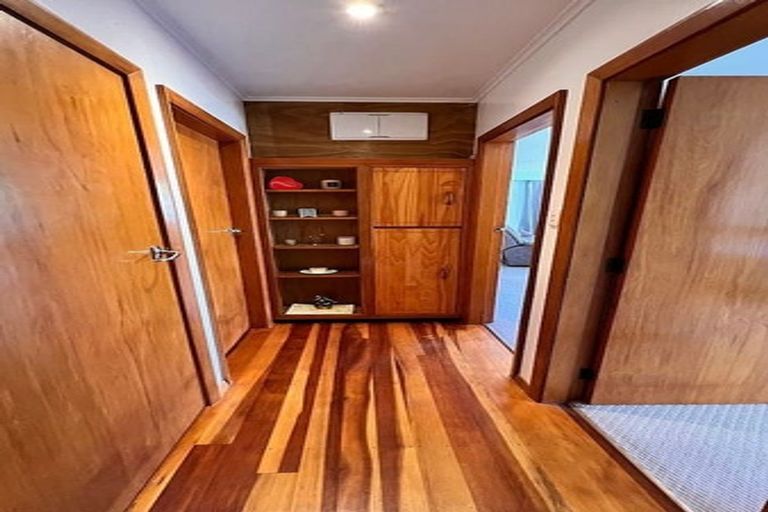 Photo of property in 2/26 Tawa Street, Eastbourne, Lower Hutt, 5013