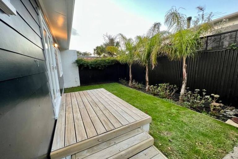 Photo of property in 1/18a Ascot Avenue, Narrow Neck, Auckland, 0624