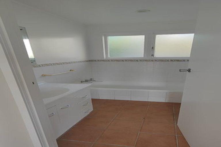 Photo of property in 74 Rosario Crescent, Red Beach, 0932