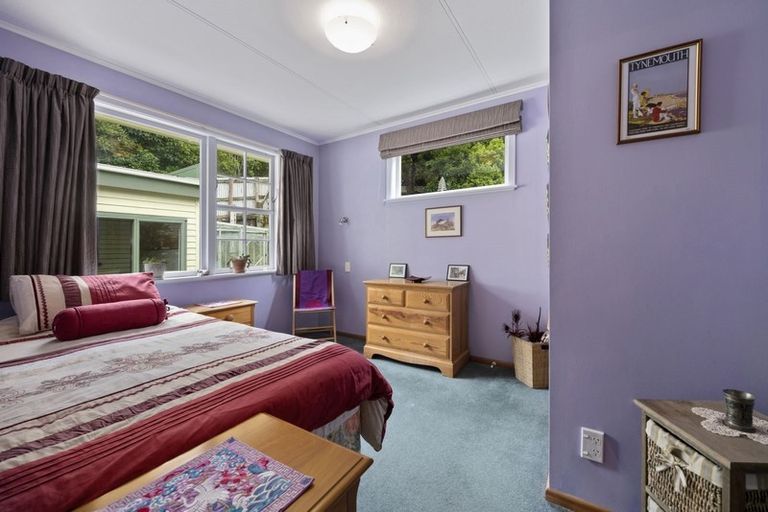 Photo of property in 136 Pinehaven Road, Pinehaven, Upper Hutt, 5019