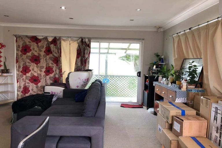 Photo of property in 4 Darcy Place, Massey, Auckland, 0614