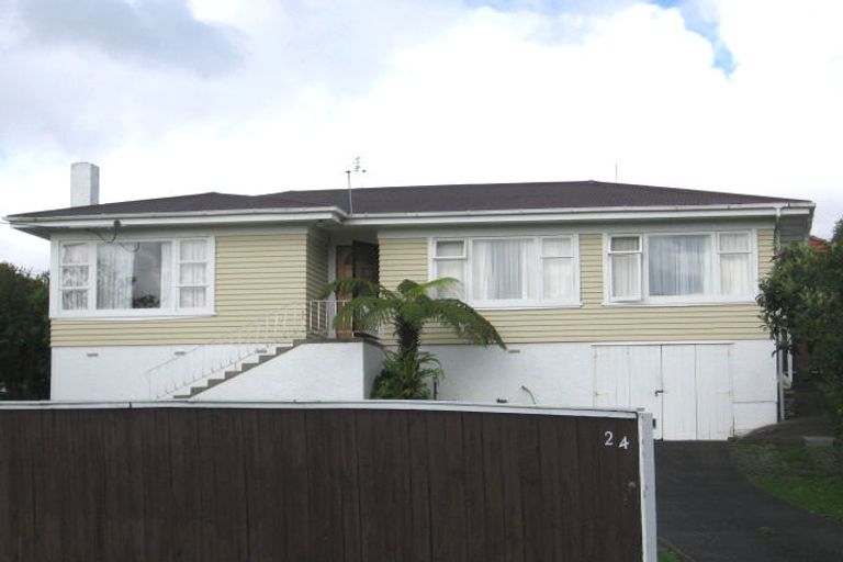 Photo of property in 24 Chilcott Road, Henderson, Auckland, 0612