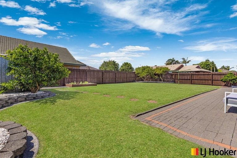 Photo of property in 11 Trossach Place, Wattle Downs, Auckland, 2103