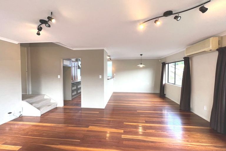 Photo of property in 1/13a Kitewao Street, Northcote, Auckland, 0627